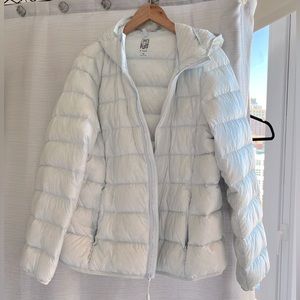 ARITZIA The Little Puff™ (Ice Blue)
Lightweight packable down puffer jacket